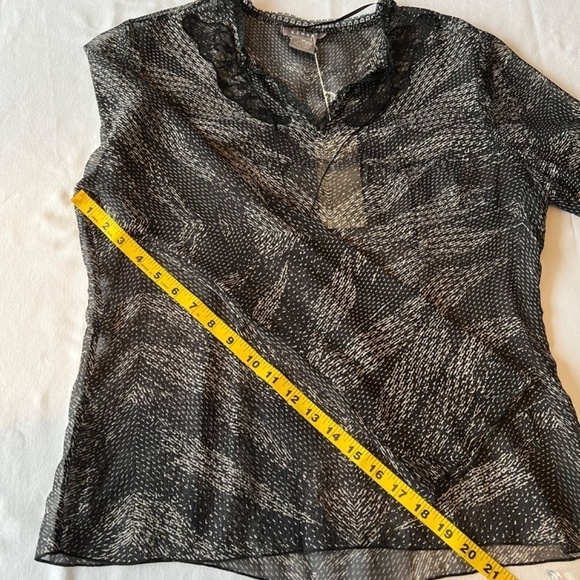 NWT - Kenar abstract print 100% silk sheer and lace top - Picture 11 of 12